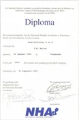 Beëdigde vertalingen van en naar het Engels Foto van een diploma met tekst, handtekeningen en een logo onderaan